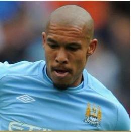 据意大利天空体育报道，国米希望在今年夏天引进曼城后腰德容，而来自西班牙方面的消息称蓝黑军团对皇马中场 ...