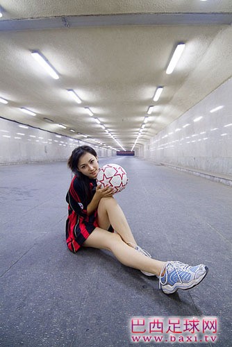ac米兰女球迷.jpg