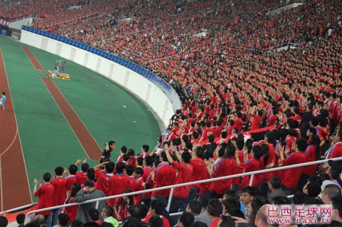 恒大的球迷方阵.jpg