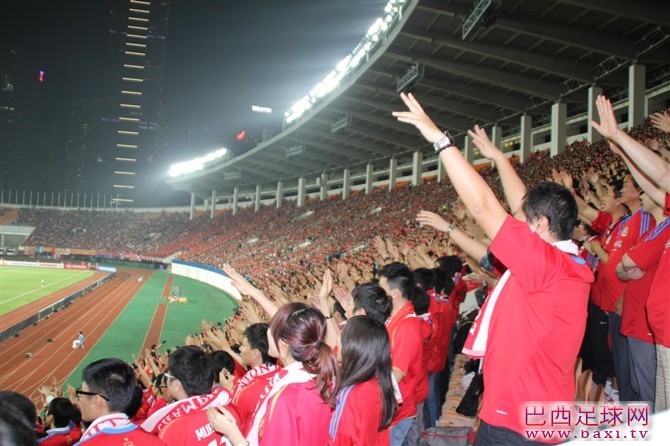 继续上图展示恒大球迷方阵的风采.jpg