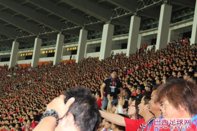 继续上图展示恒大球迷方阵的风采4.jpg