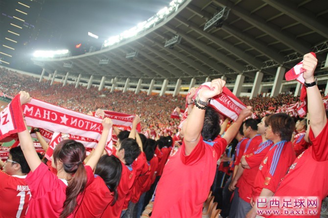 继续上图展示恒大球迷方阵的风采5.jpg