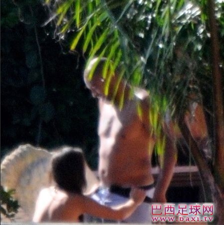 巴媒曝阿德里亚诺糜烂生活照（多图） 1.jpg