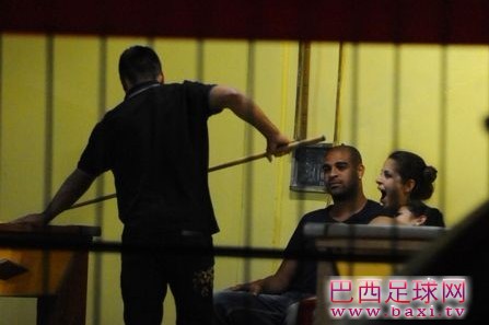 巴媒曝阿德里亚诺糜烂生活照（多图） 3.jpg