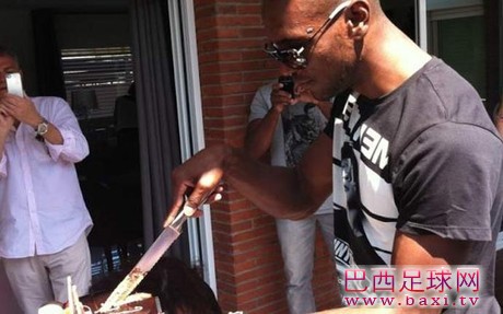 巴萨球员在阿比达尔家中聚餐.jpg