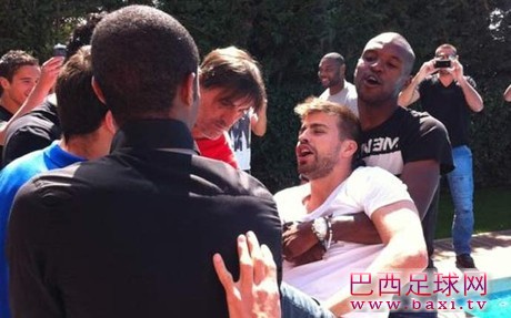 巴萨球员在阿比达尔家中聚餐1.jpg