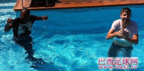 巴萨球员在阿比达尔家中聚餐4.jpg