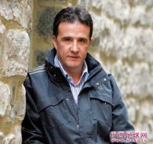 卡西称夺欧洲杯不再吻女友庆祝 这次改吻1男人.jpg