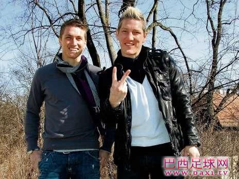 拜仁二队宣布小猪哥哥加盟.jpg