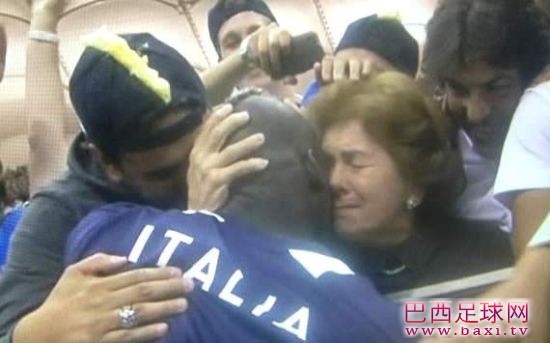 巴洛特利养母：他很少落泪 上一次是因为穆里尼奥.jpg