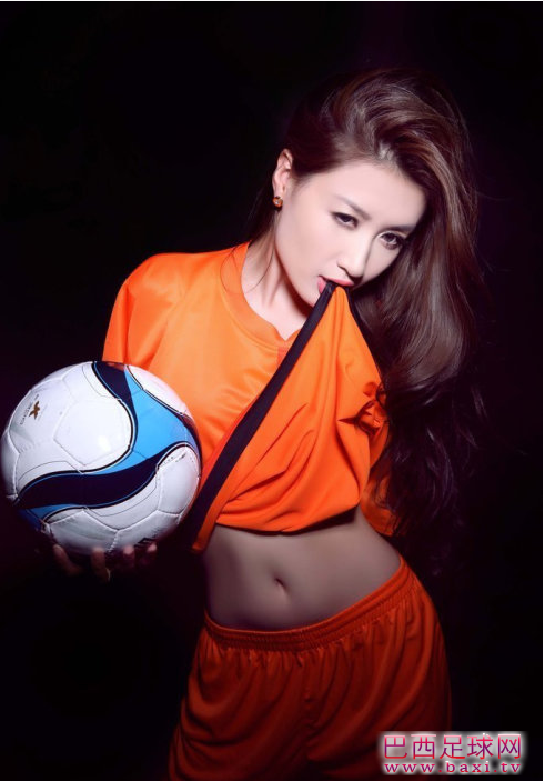 美女化身荷兰足球宝贝1.png