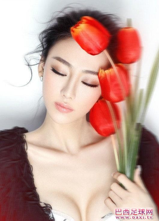 宝贝美腿酥胸极致性感.jpg