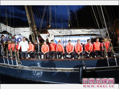 拜仁乘帆船参加发布会1.png