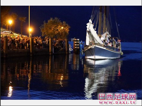 拜仁乘帆船参加发布会8.png