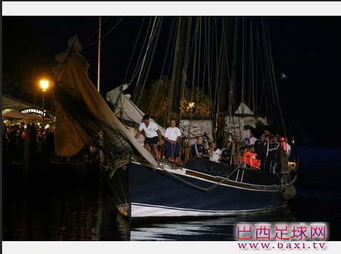 拜仁乘帆船参加发布会15.png