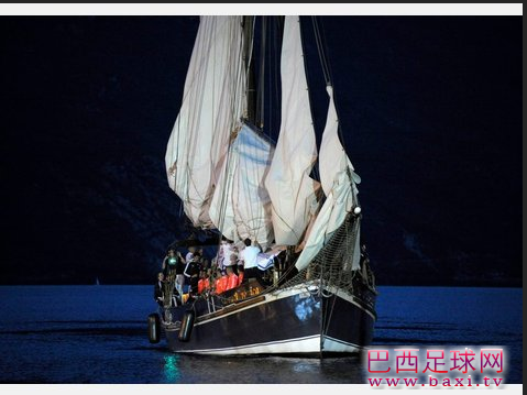 拜仁乘帆船参加发布会16.png