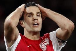 太阳报：曼联报价范佩西遭拒 加盟曼城可能性大.jpg