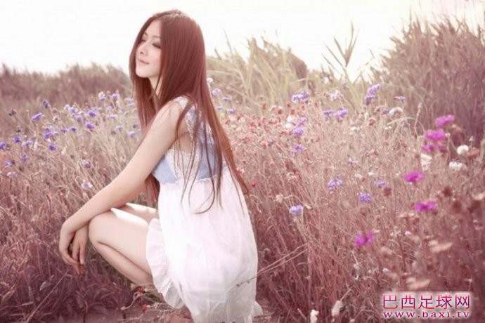 足球宝贝变身百变魔女私家照2.jpeg