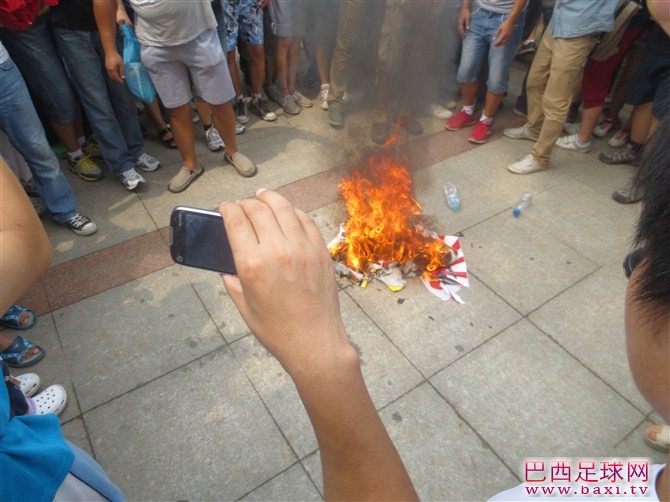psbCA685ZQ8.jpg