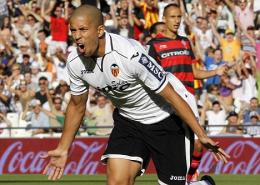 每日邮报：曼联追逐瓦伦西亚中场费古利 