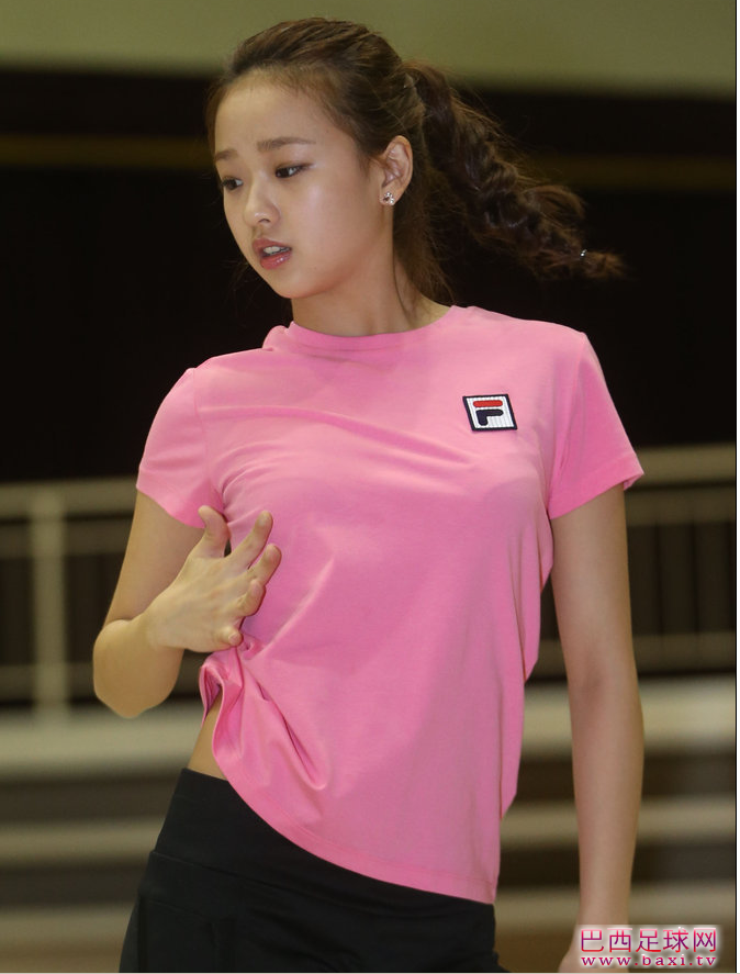 韩国美女孙妍排练舞蹈尽显娇美身姿1.png
