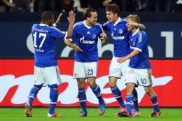 法尔范阿费莱建功，沙尔克3-0狼堡