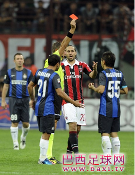 日本天王防死米兰4场5球利器 遗憾首次染红被罚.png