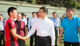 上海市市长韩正赴崇明岛看望东亚队
