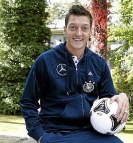 厄齐尔：我的目标之一是在穆帅帐下踢球