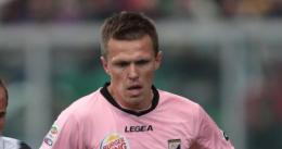 天空体育：意甲中场否认与利物浦接触