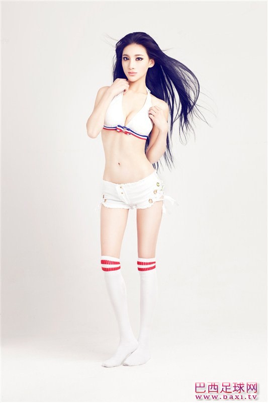 郑邱芊变身足球宝贝1.jpg