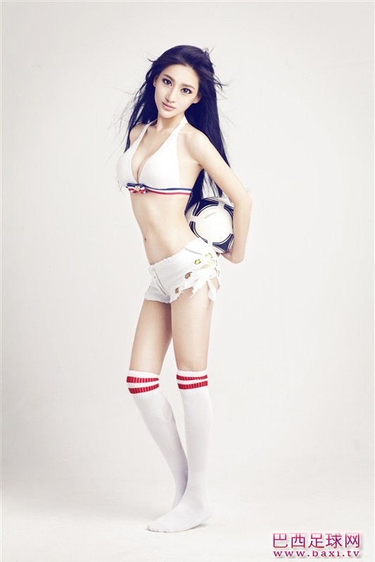 郑邱芊变身足球宝贝2.jpg