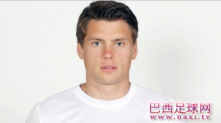 官方：勒沃库森签下波兰国脚伯尼施
