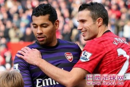 桑托斯索要范佩西球衣，温格求合理解释