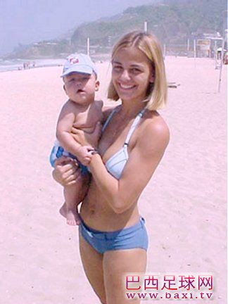 1999年，罗纳尔多第一任妻子米兰妮.jpg