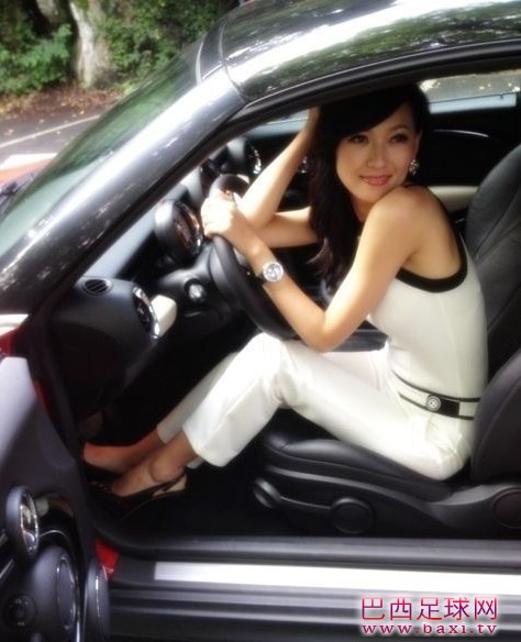 杜威女友亚丽照片