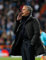 伯纳乌现场气氛冷淡，穆里尼奥称早已习惯