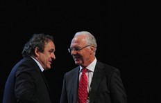 贝肯鲍尔：拜仁还无法和巴萨媲美