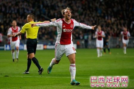 阿贾克斯天才续约搁置，曼市双雄皆有意抢人