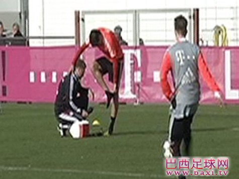 训练中受伤，哈维-马丁内斯欧冠出战成疑