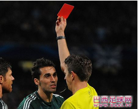 阿贝罗阿：对裁判的判罚我很愤怒
