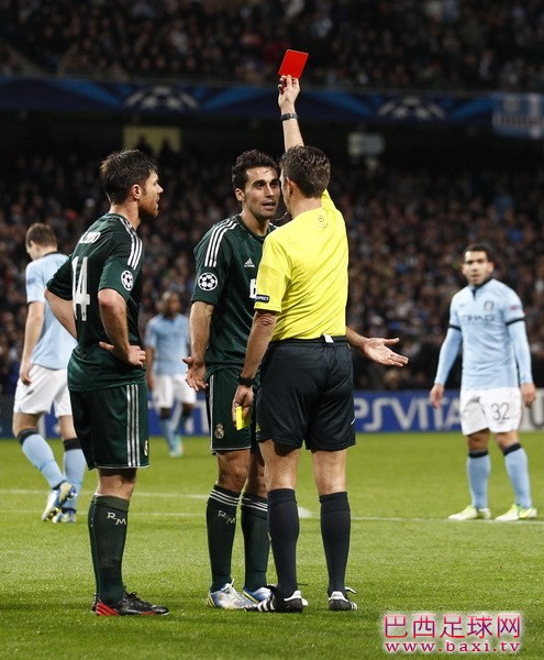 皇马新赛季首次被罚点球 首红.jpg