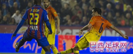 哈维：全青训阵容壮举要感谢范加尔