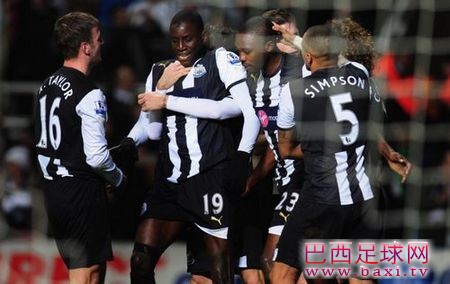 太阳报：温格有意激活解约条款买入登巴-巴