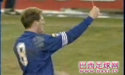 加图索重演加斯科因一幕对裁判出黄牌