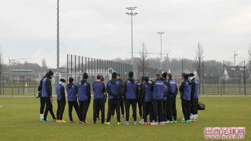 曼城的赛前训练.jpg