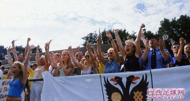 球迷联盟试图恢复英超看台站席