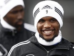 埃托奥：当时是阿拉贡内斯让巴萨买我