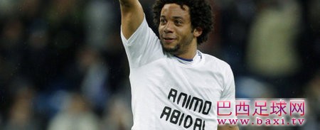 世体：本周末联赛皇马将着特制T恤祝福比帅