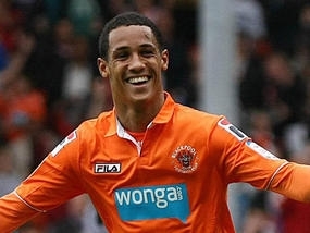 小因斯：我是汤姆-因斯，不是谁谁谁的儿子